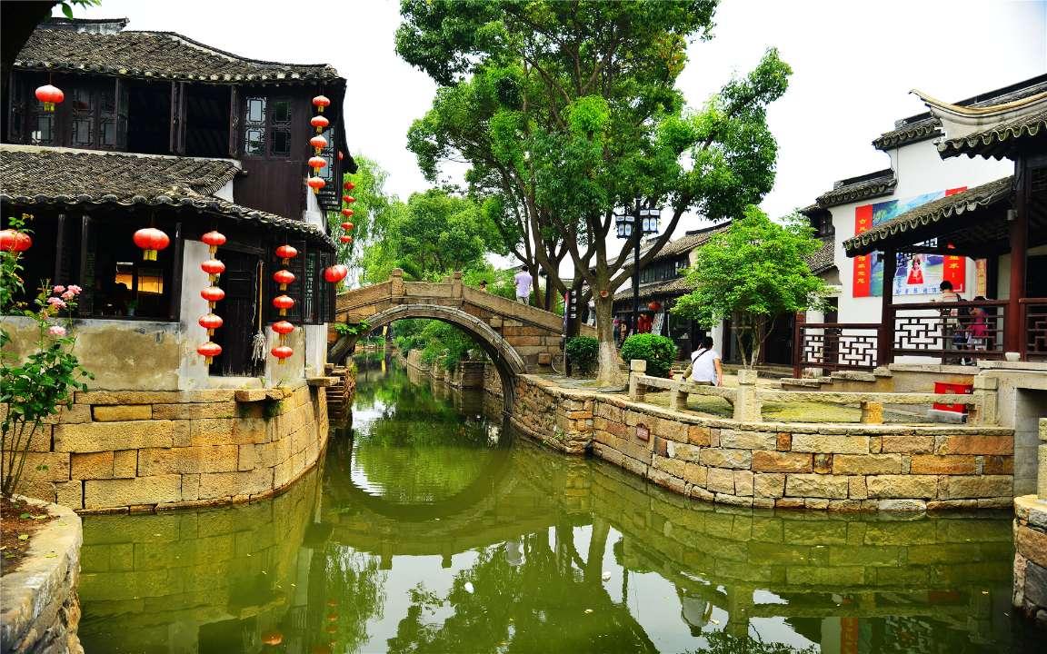 天津姑娘爱上外国穷小子，领证时才知，他是拥有6000平城堡的伯爵